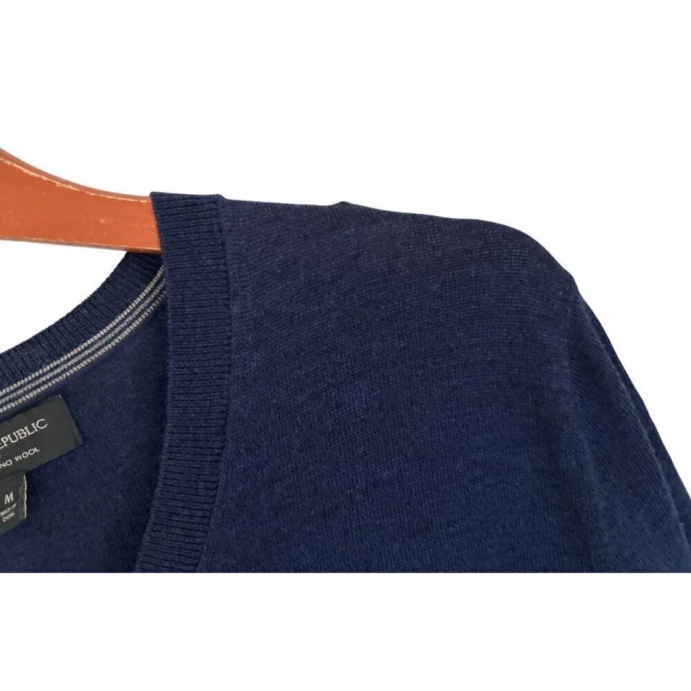 Banana Republic V-Neck Sweater 100% Merino Wool Blue Black Size Med